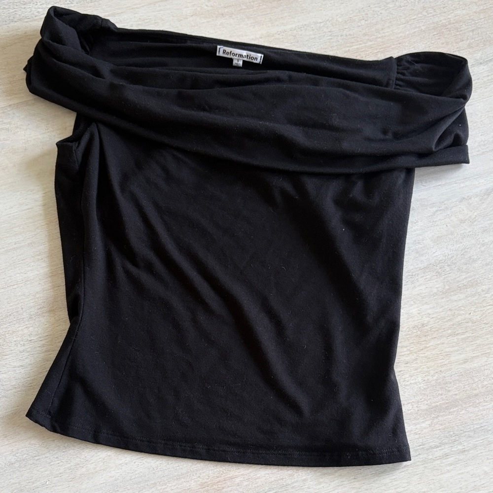 Reformation Off-Shoulder Black Top S